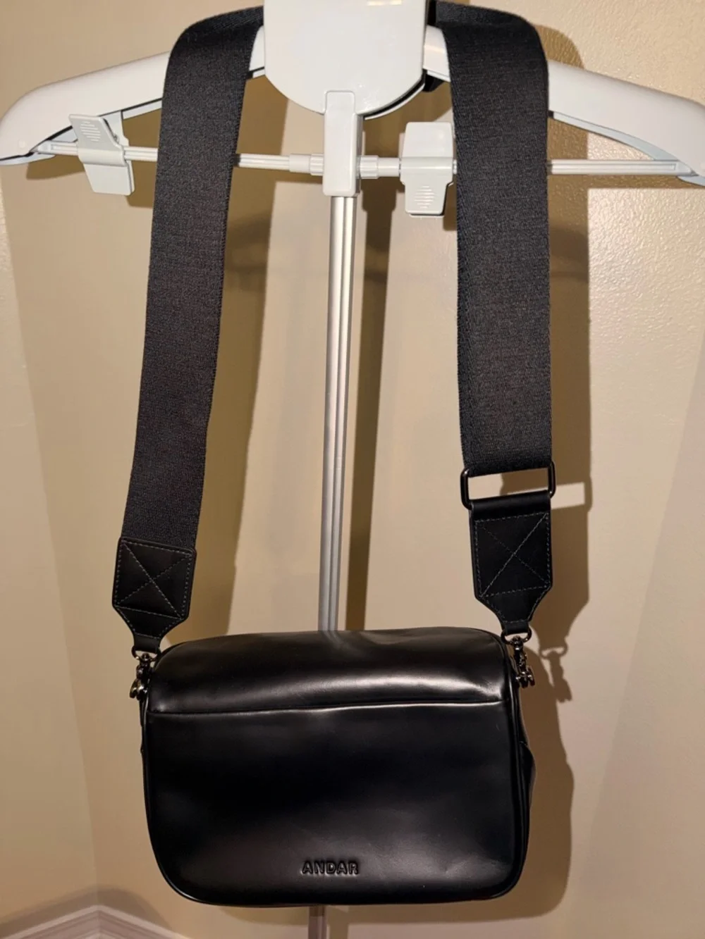 Andar The Waymaker Full Size Leather Crossbody Black Luxe Minimalist Bag - Picture 5 of 16